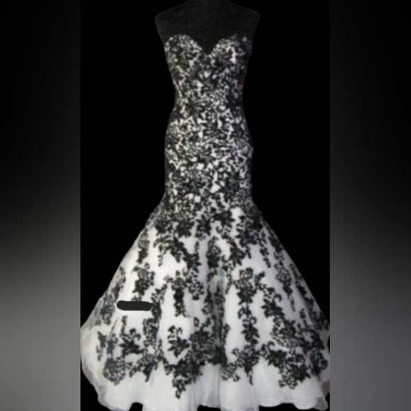 100% Authentic Allure Wedding Dress - Picture 2 of 13